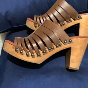 Soft leather with wooden heal, adorable